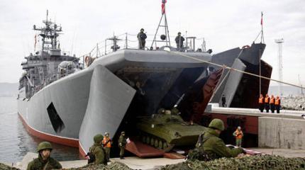 Два больших десантных корабля России замечены при проходе через Босфор Два больших десантных корабля России замечены при проходе через Босфор
