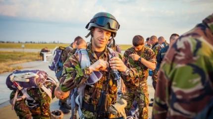 Парашютно-десантная подготовка спецназа Нацгвардии Украины Парашютно-десантная подготовка спецназа Нацгвардии Украины