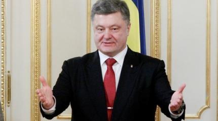 Путин поздравил дам стихами, Порошенко призывом на войну Путин поздравил дам стихами, Порошенко призывом на войну
