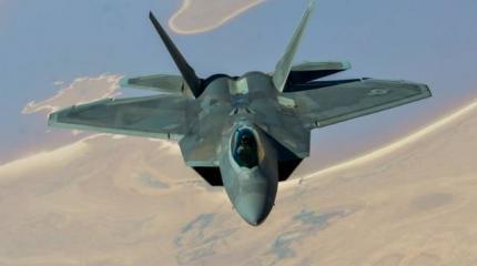 Проблемы с F-22: США готовы вооружить учебные самолеты