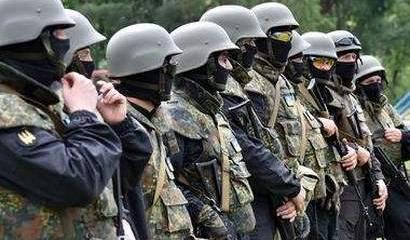 Украинских военных приучают к подержанным немецким вещам Украинских военных приучают к подержанным немецким вещам
