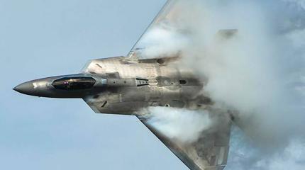 Для прорыва ПВО РФ: США перебрасывают в Европу истребители F-22 Raptor Для прорыва ПВО РФ: США перебрасывают в Европу истребители F-22 Raptor