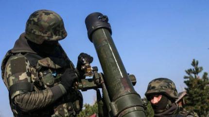 Украинские силовики просят ополчение стрелять по батальону «Азов» Украинские силовики просят ополчение стрелять по батальону «Азов»