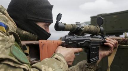 Подготовка к атаке? Снайперы ВСУ пытаются прижать ополченцев к земле Подготовка к атаке? Снайперы ВСУ пытаются прижать ополченцев к земле