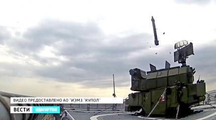 Испытания зенитного комплекса Тор-М2КМ на фрегате "Адмирал Григорович" Испытания зенитного комплекса Тор-М2КМ на фрегате "Адмирал Григорович"