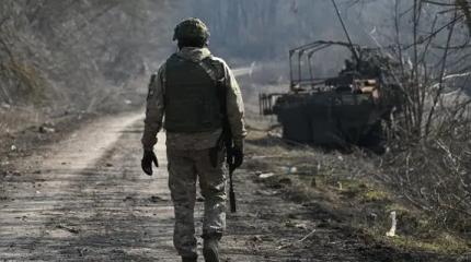 Появилось видео поражения БТР-4 ВСУ с первого выстрела расчетом 152-мм Д-20 Появилось видео поражения БТР-4 ВСУ с первого выстрела расчетом 152-мм Д-20