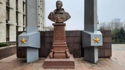 От книжных витрин до повреждённых ТЭС: контрасты сегодняшнего Донецка