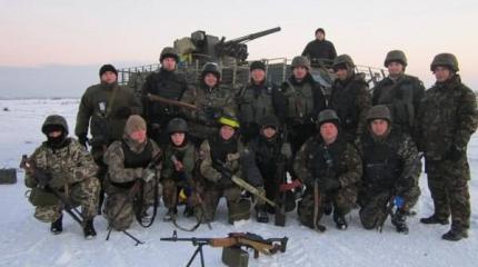 Украинская армия перебрасывает дополнительную бронетехнику в зону АТО Украинская армия перебрасывает дополнительную бронетехнику в зону АТО