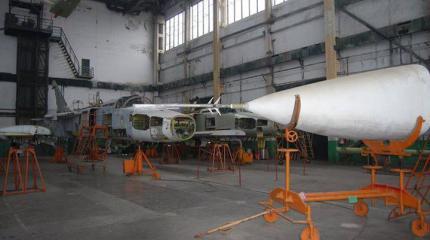 На николаевском авиационном ремонтном заводе идет восстановление Су-24 На николаевском авиационном ремонтном заводе идет восстановление Су-24