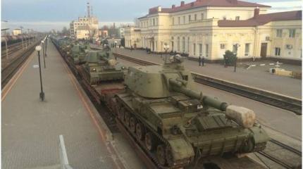 Переброска ВСУ техники к Крыму: при свете дня, как на параде Переброска ВСУ техники к Крыму: при свете дня, как на параде