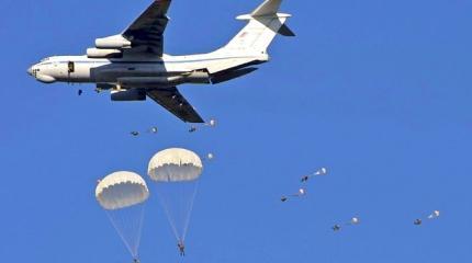 Тысячи новобранцев ВДВ по всей стране прыгают с парашютом