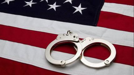 Офицер ВМС США взят под стражу и обвиняется в шпионаже в пользу Китая