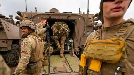 Брать Париж — есть у русских такая традиция, и на Западе это помнят