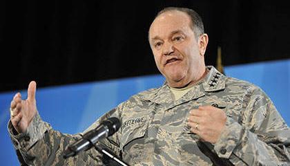 Главком НАТО в Европе пообещал «сражаться и победить» Россию Главком НАТО в Европе пообещал «сражаться и победить» Россию