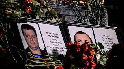 Сирийские ополченцы надели майки с портретом погибшего русского пилота Сирийские ополченцы надели майки с портретом погибшего русского пилота
