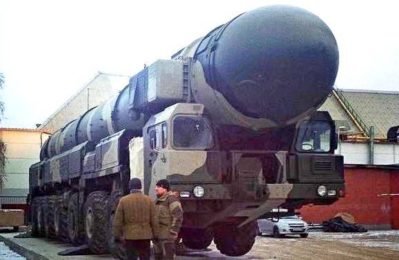 В центре Москвы развернули комплекс С-300, в Одинцово пригнали "Тополь-М"