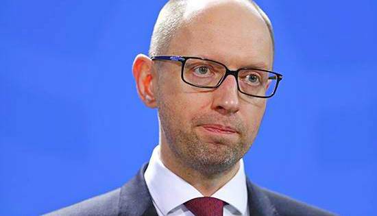 Яценюк возложил на Россию ответственность за обстрел остановки в Донецке