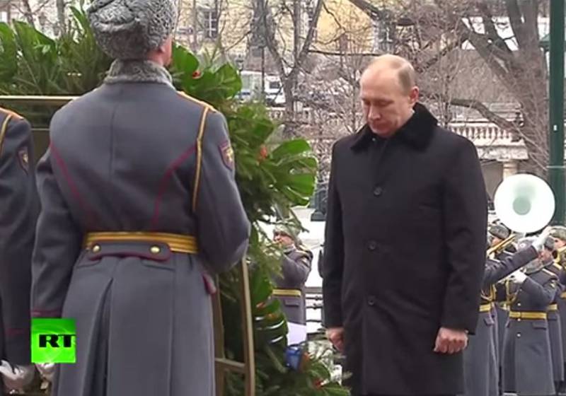 Владимир Путин возложил венок к Могиле Неизвестного Солдата