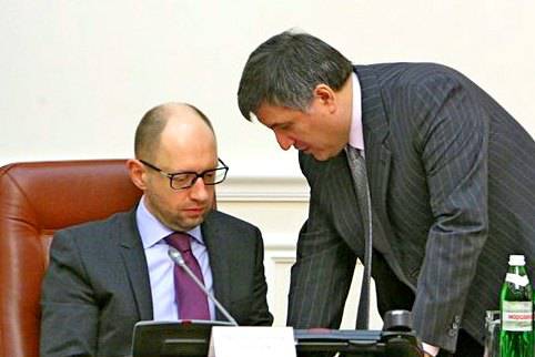 Яценюк и Аваков заработали на продаже оружия США в Сирию