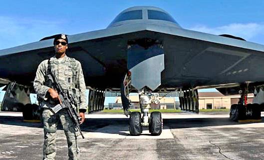 Недалеко от военной авиабазы в США расстреляли летчика B-2