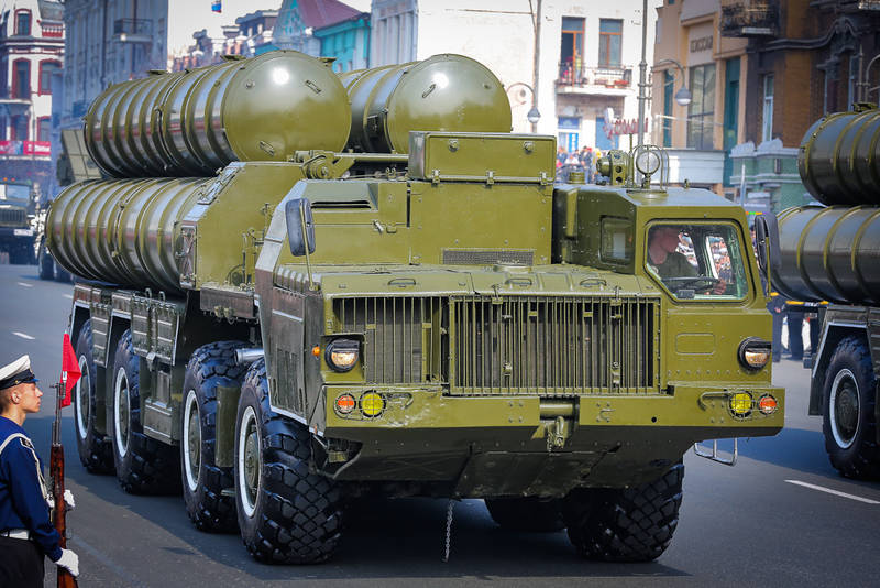 По Мариуполю прошла колонна из зенитно-ракетных комплексов С-300