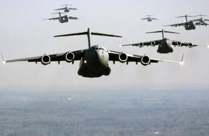 Десантирование аэромобильных войск США с самолетов C-17 Globemaster III