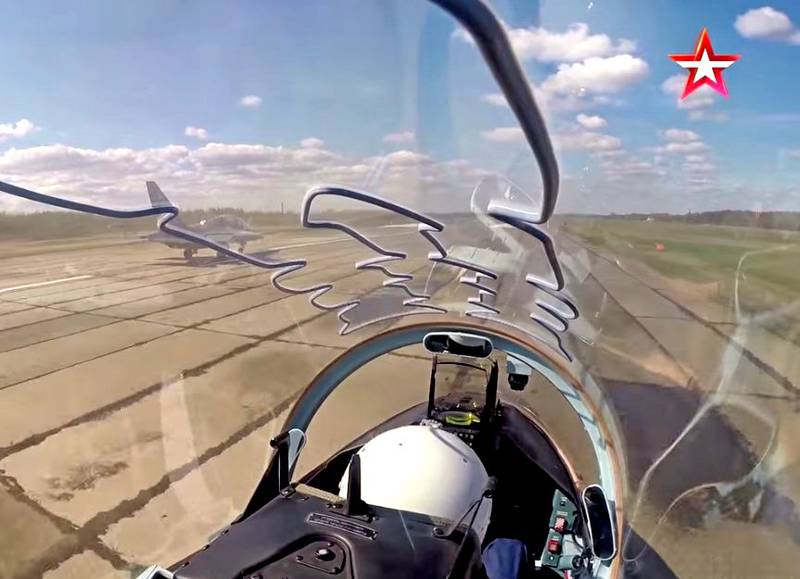 Полет Як-130 над Москвой. Съемки с камер GoPro