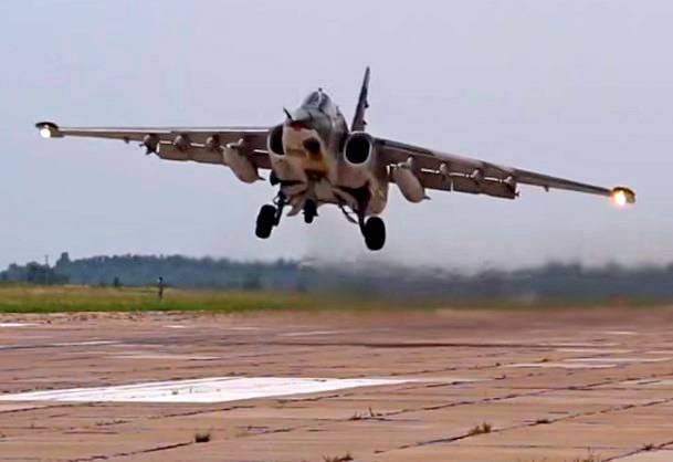 Полеты Су-25СМ на авиабазе Кант