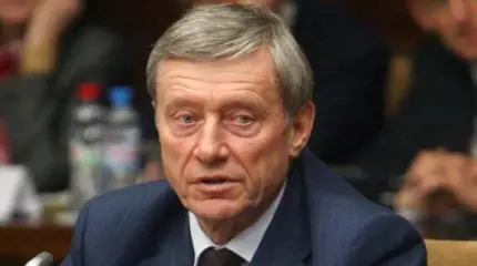 Две руки прагматичного абсурда