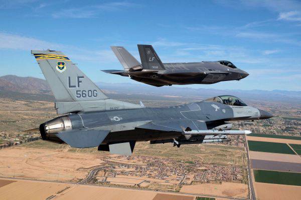 F-35 проиграл воздушный бой старому F-16