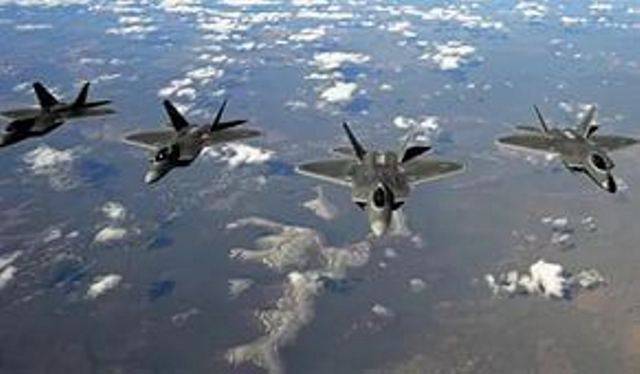 В Польшу для участия в учениях прибыли американские истребители F-22 Raptor