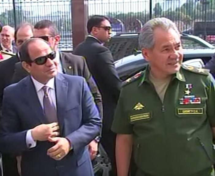 Сергей Шойгу подарил президенту Египта пулемет «Максим»