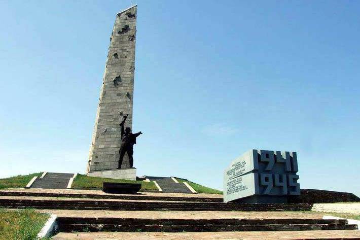 В Донецке вспоминают трагические события на Саур-Могиле