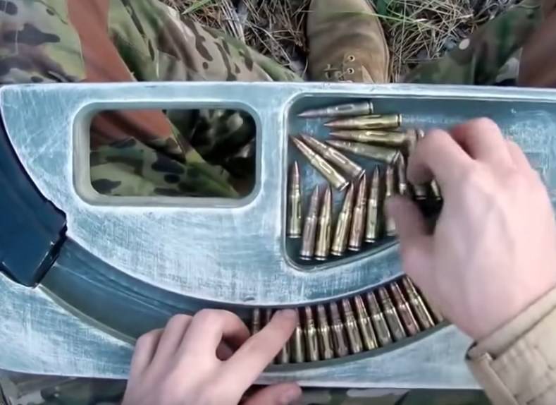 Украинцы придумали, как заряжать автомат Калашникова одним движением