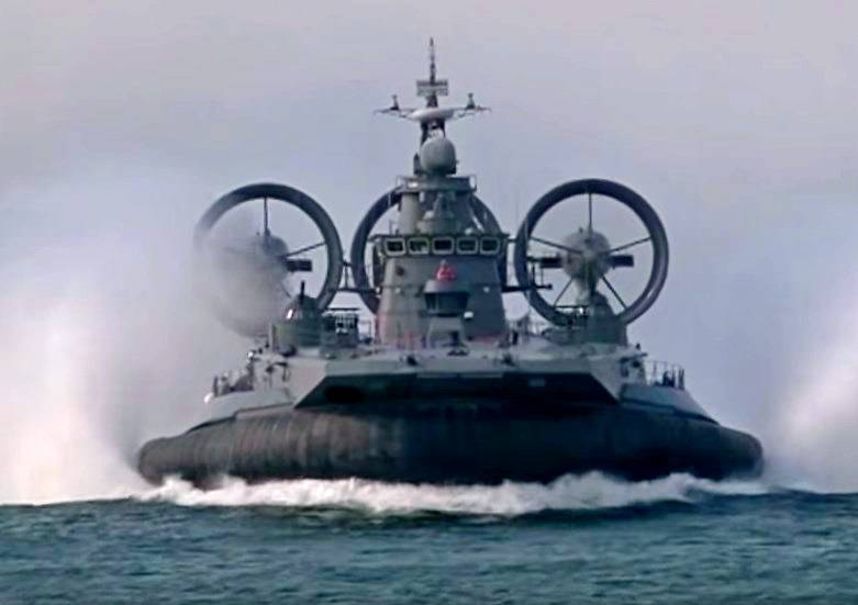 Кадры высадки морского десанта на учениях «Щит Союза»