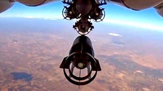Российская авиагруппа продолжает беспощадно бомбить ИГИЛ