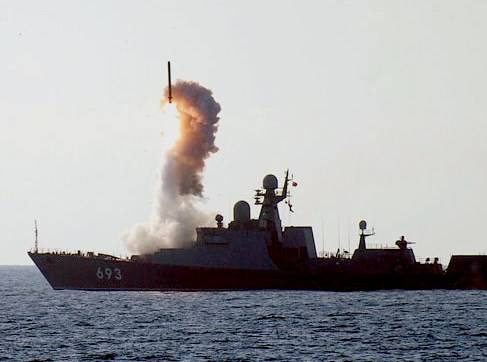 После массированного обстрела ВМФ РФ, боевики начали отступать в сторону Турции
