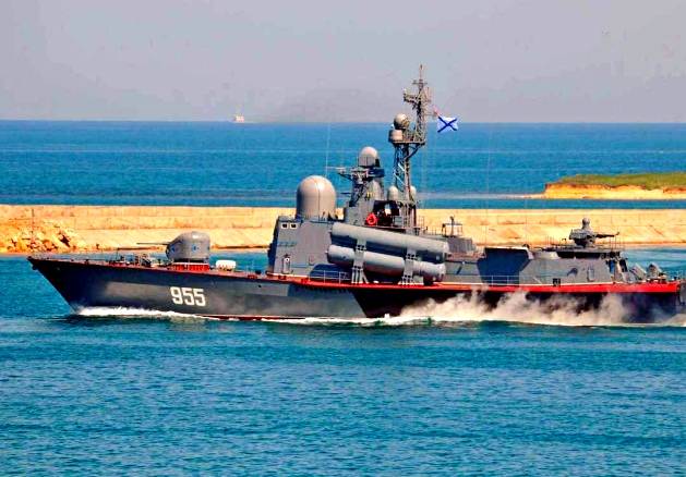 Ракетный катер ЧФ принудил турецкое судно изменить курс