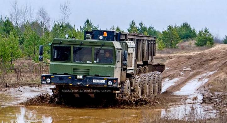 Страшный и уникальный: Шасси МЗКТ с формулой 12х12 на испытаниях