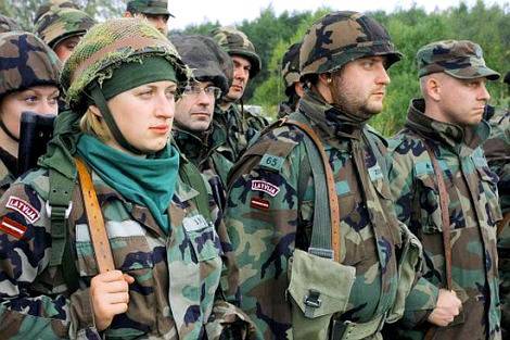 Враги уже бегут: латвийское ополчение за год выросло на 13 человек
