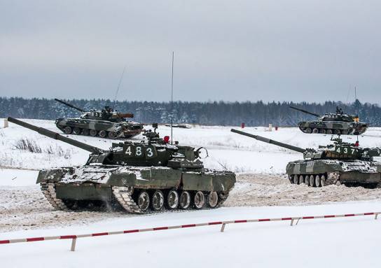 Танкисты Кантемировской дивизии провели контратаку на условного противника