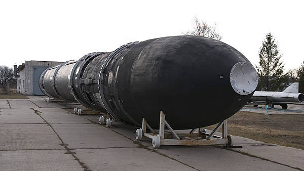 Ядерные поезда и неуязвимые ракеты: топ-5 носителей ядерного оружия России