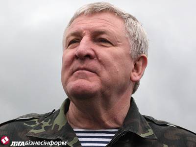Двух экс-министров обороны Украины объявили в розыск