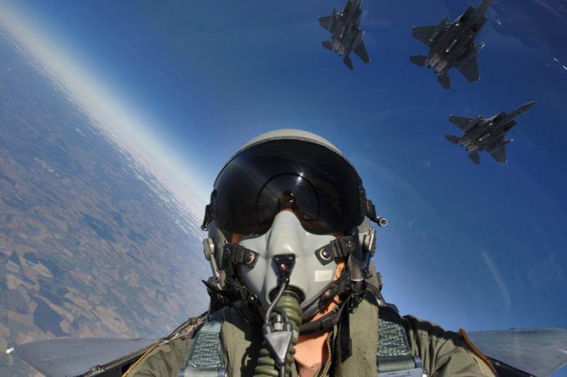 Американские летчики задыхаются в истребителях Hornet