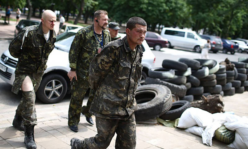 Двое солдат ВСУ попали в плен на Донбассе