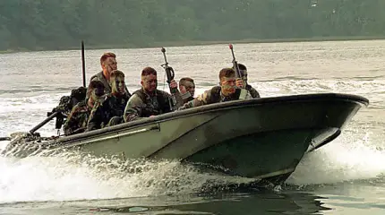 Десантное судно Королевской морской пехоты «Rigid raider»