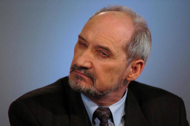 Глава минобороны Польши: Россия готовится к "агрессивным действиям"