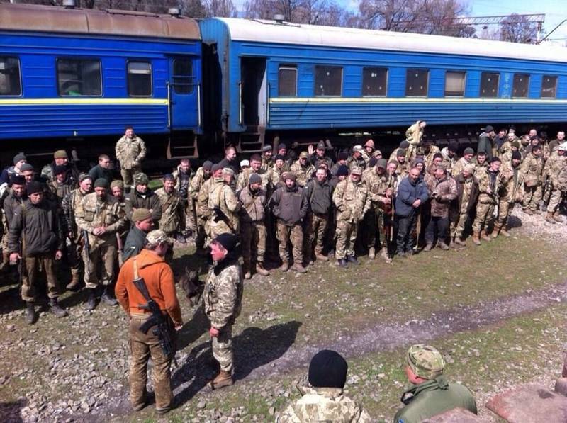Из зоны АТО выводят  безоружных ВСУшников