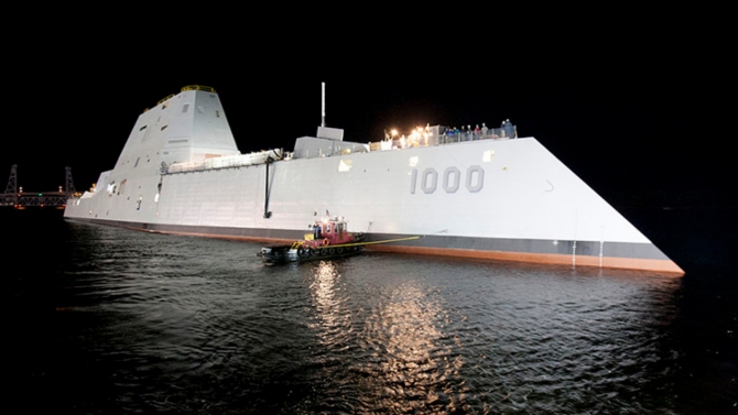 Горка для спецназа РФ: «вундервафля» DDG-1000 «Зумвалт» повеселила россиян