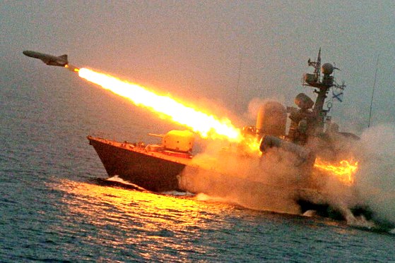 Северный флот проводит учения в Баренцевом море